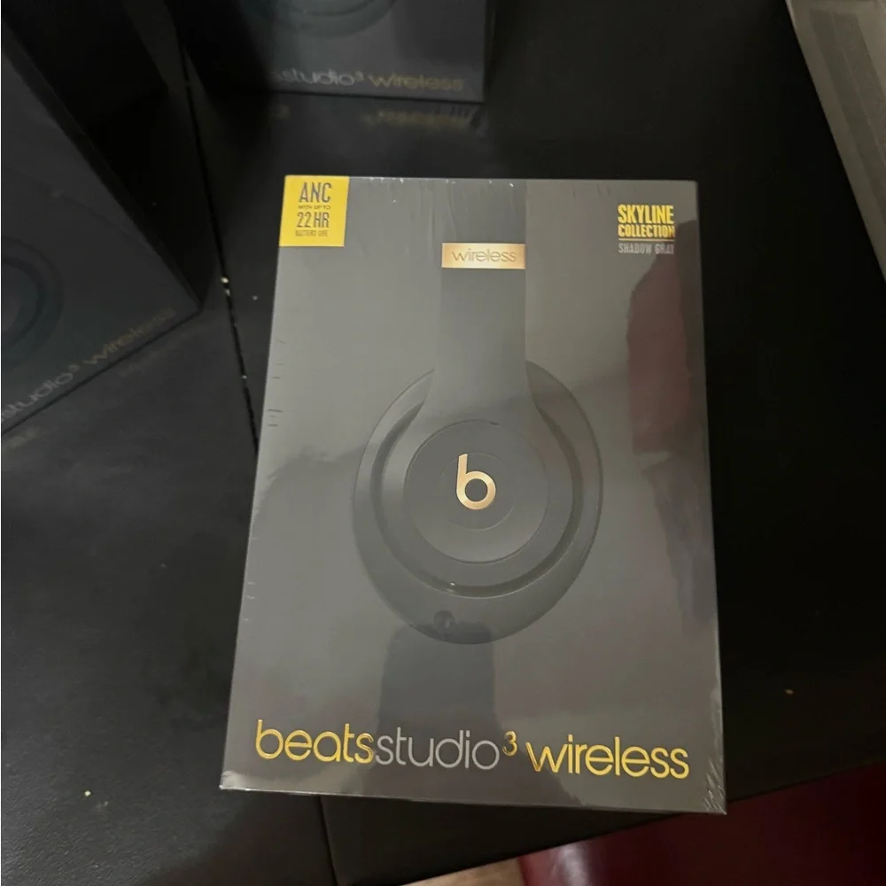 Beats Studio3 Wireless Headphones - Shadow Gray